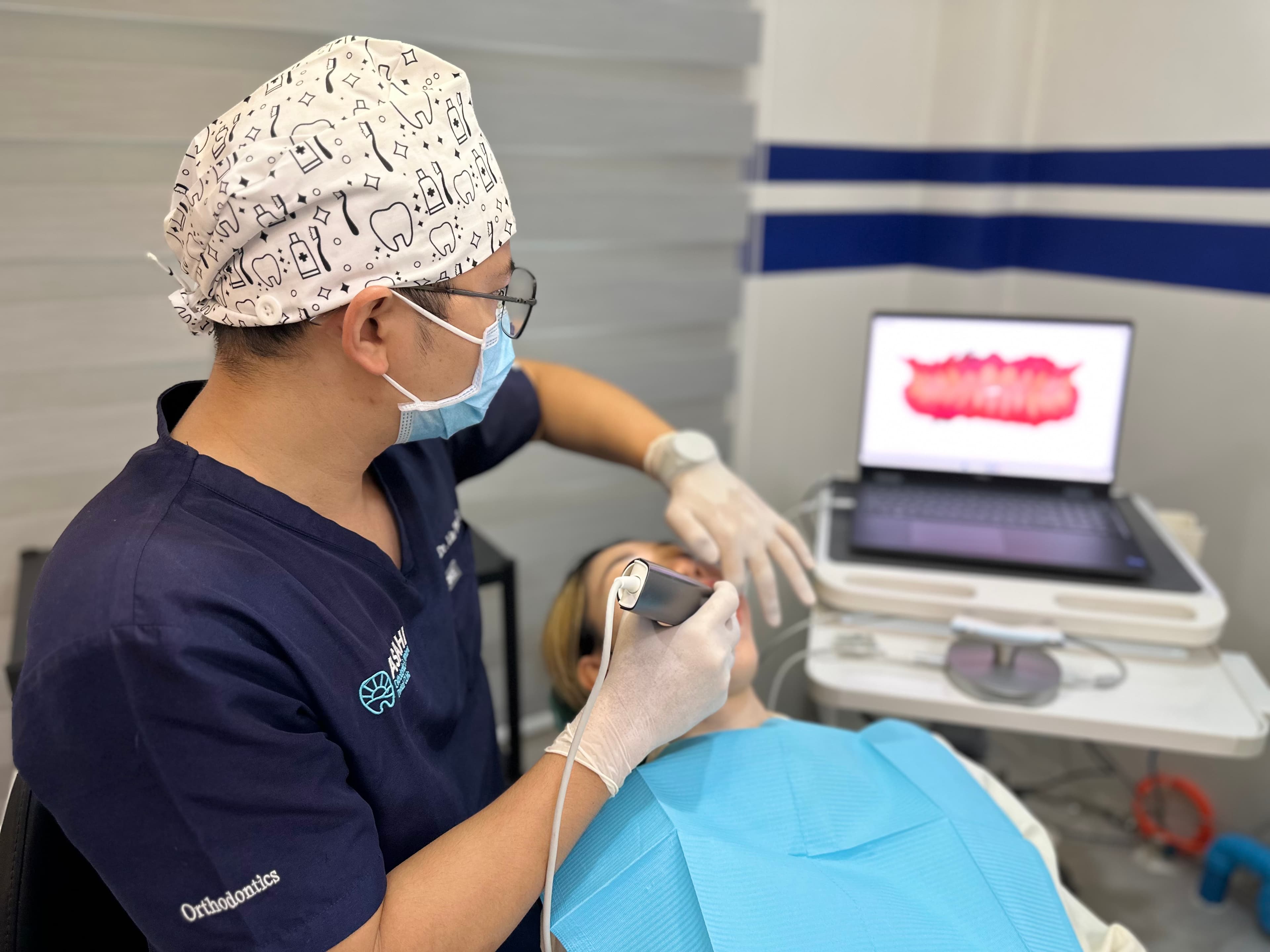 Dentist using intra-oral digital scanner during treatment